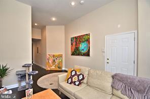 Foto del edificio - 1325 N Franklin St