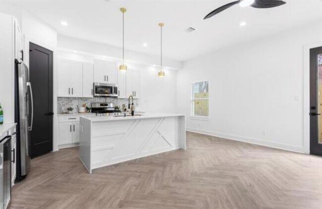 Foto del edificio - 8663 Duane St