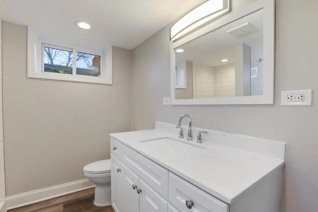 Foto del edificio - 1S480 Monterey Ave