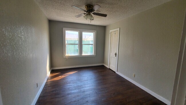 Foto del edificio - 3805 S Harrison St