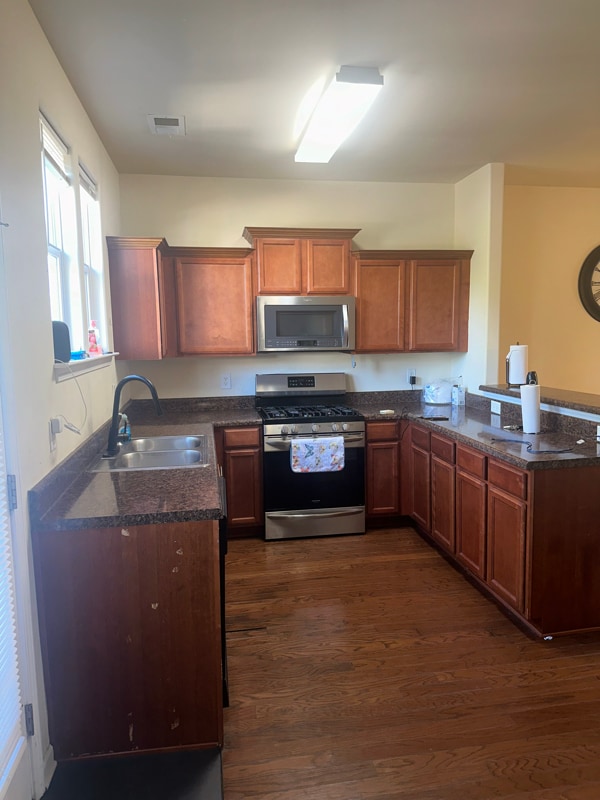 Foto del edificio - 1809 Wild Oaks Ct