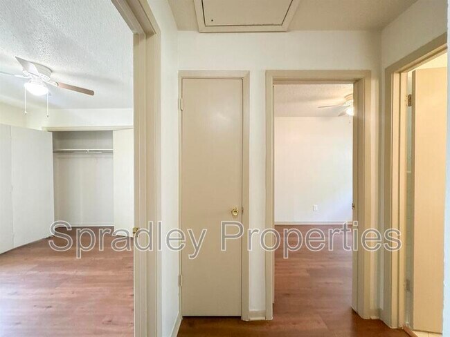 Foto del edificio - 807 Apache Dr