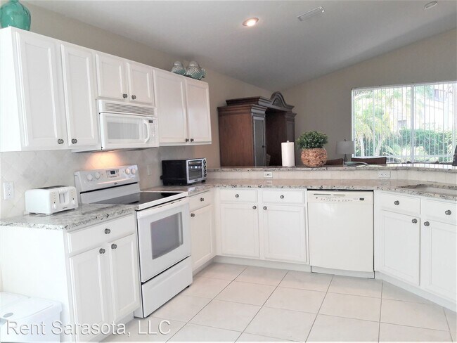 Building Photo - 3 br, 2 bath House - 3399 Yonge Ave. #47