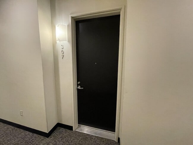 Foto del edificio - 3211 Fifth Ave