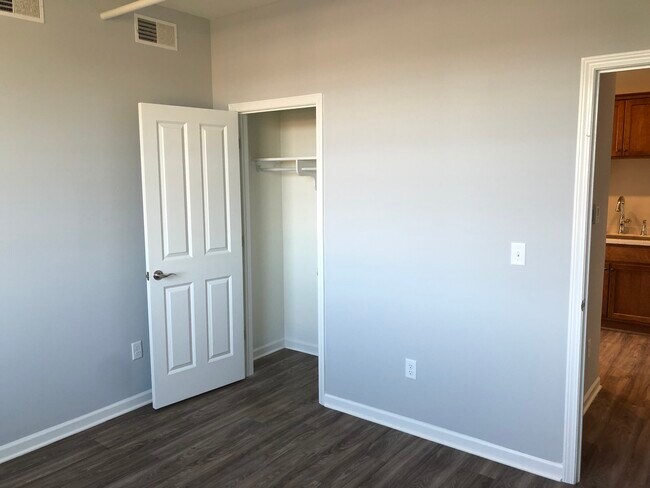 Dormitorio - 473 Aurora St