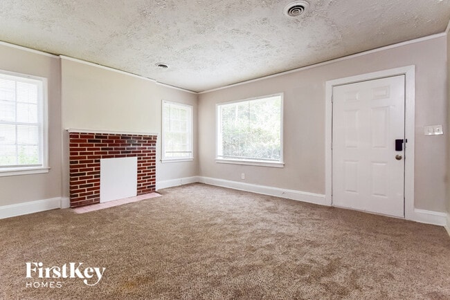 Building Photo - 1550 Mayflower Ave SW