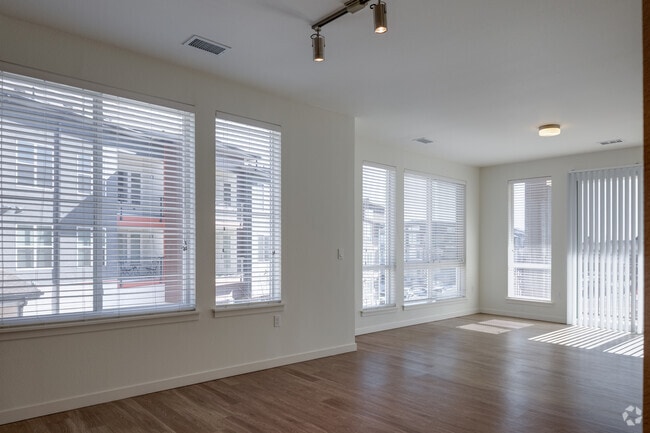 1BR, 1BA - 795SF - Elevate - Denver