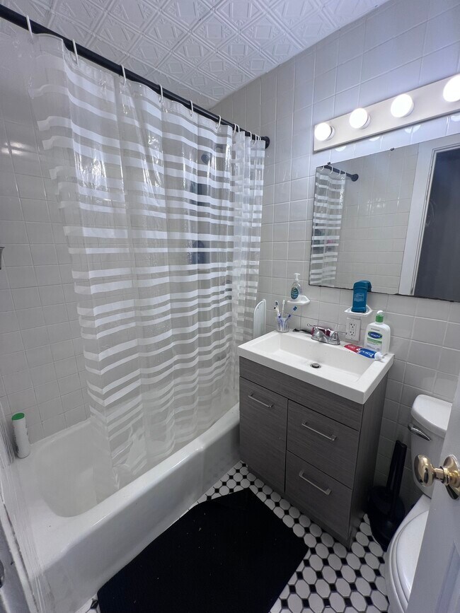 Foto del edificio - 586 Columbus Ave