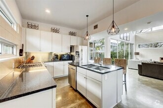 Building Photo - 919 Cardinal Ln