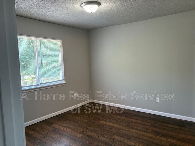 Foto del edificio - 712 E Sunshine St