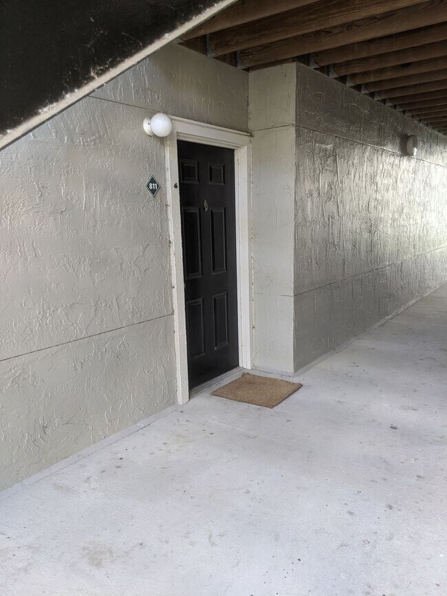 Foto del edificio - Partially Furnished 1BR/1BA in the Beautiful Windsor Park Community!
