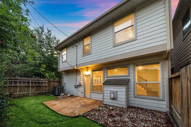 Foto del edificio - 2626 Couch St