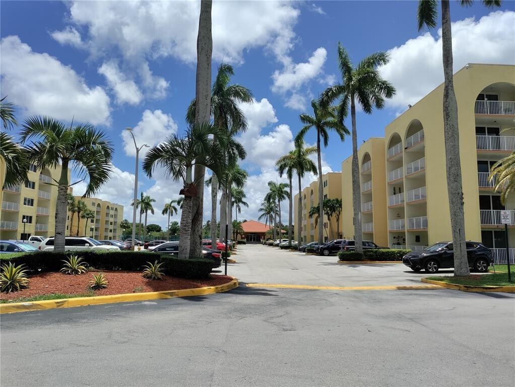 Primary Photo - 7000 NW 186th St