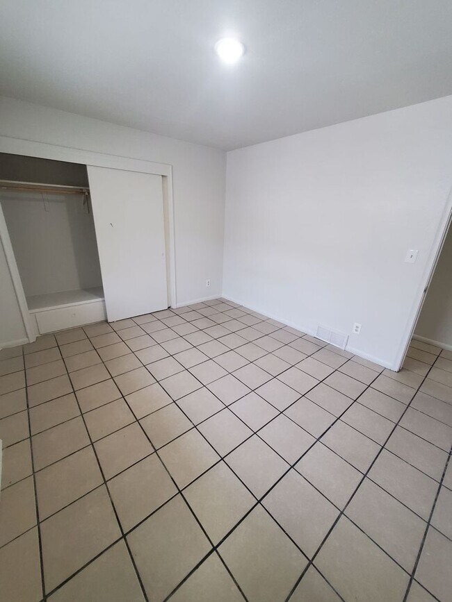 Foto del edificio - 5541-5543 N 35th St. (Duplex)