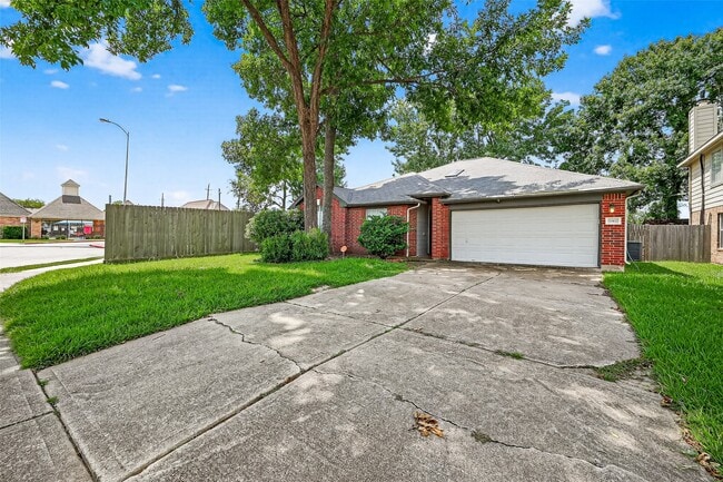 Building Photo - 17162 Summer Hollow Dr