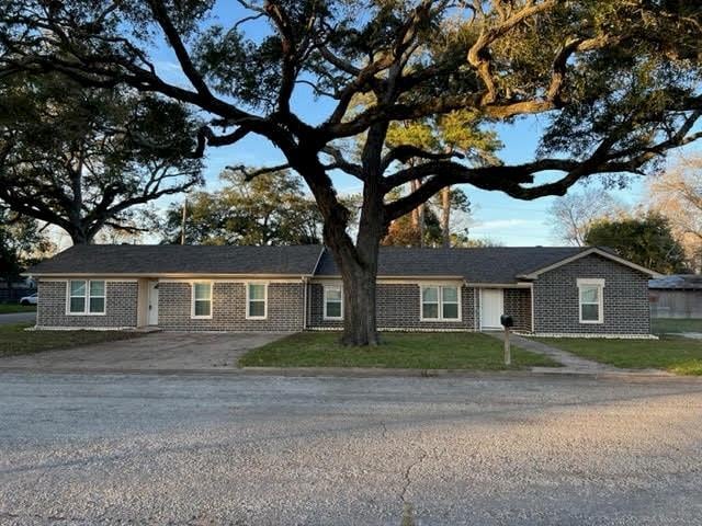 Primary Photo - 2501 Maple St