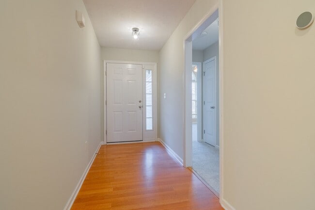 Building Photo - Updated 3 Bedroom Ranch