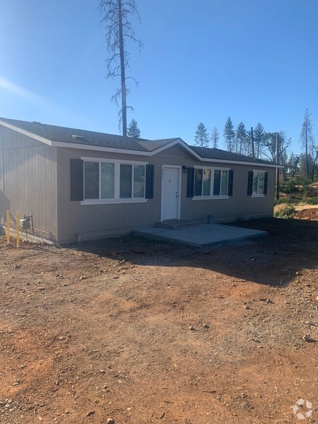 Building Photo - 665 Memorial Way