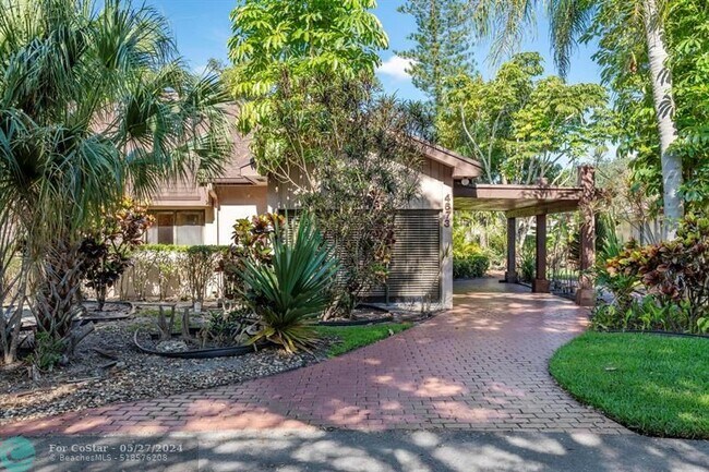 Building Photo - 4673 Fountains Dr S