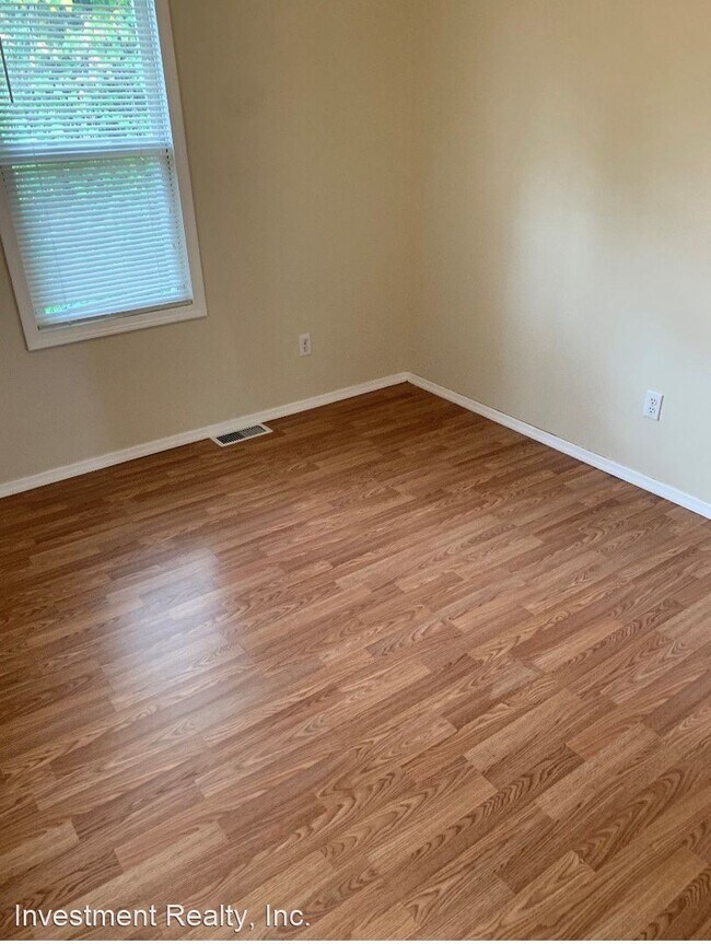 Building Photo - 2 br, 1 bath House - 120 Bluff Circle