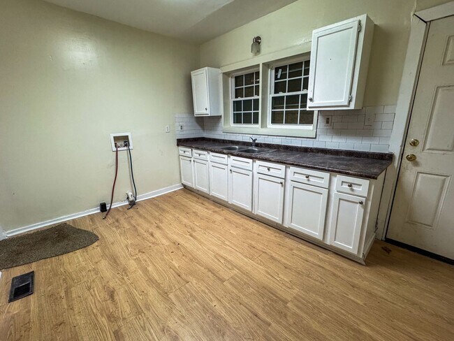 Foto del edificio - 3 Bedroom / 1 bath home, move in Ready!