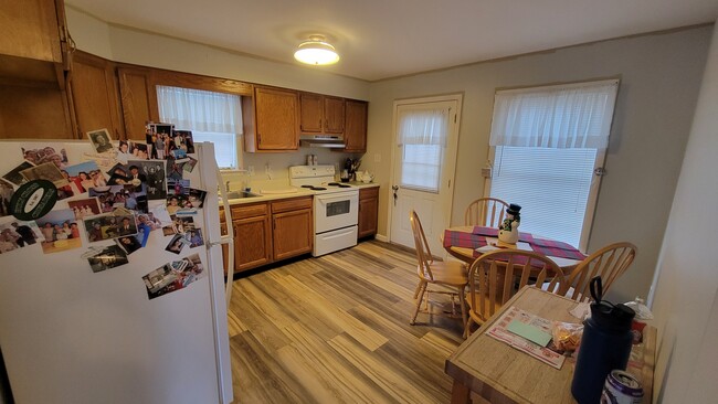 Kitchen - 903 Sibley Ave