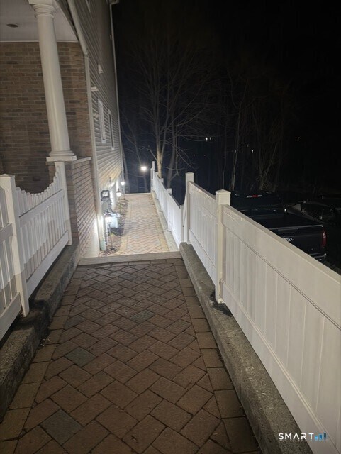 Foto del edificio - 88 Maple Tree Ave