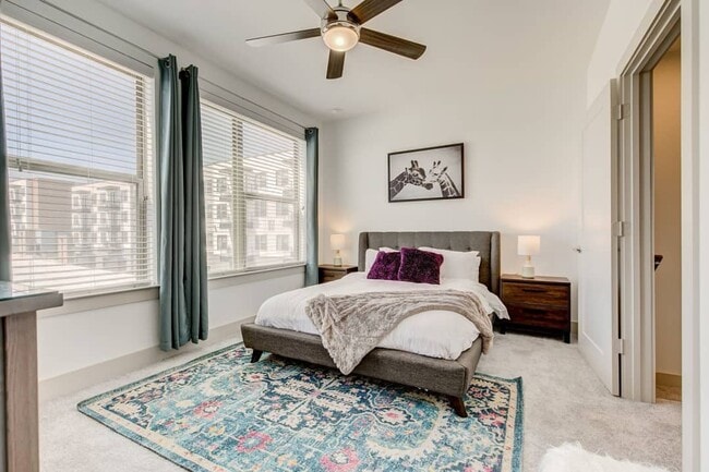 Building Photo - 405 Crawford St