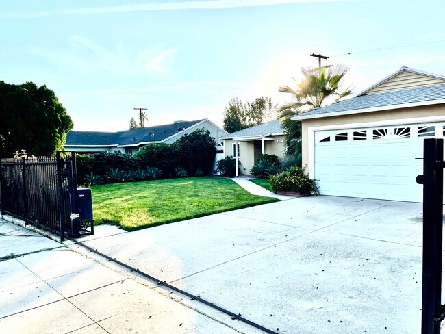 Foto del edificio - 8157 Yarmouth Ave