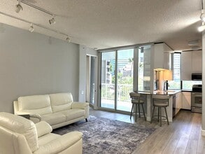 Building Photo - 1212 Nuuanu Ave