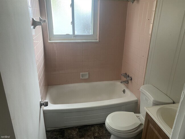 Foto del edificio - 3 br, 1 bath House - 22366 Columbus Ave