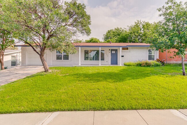 Foto del edificio - REMODELED 3-BEDROOM HOME IN RIDGEVIEW