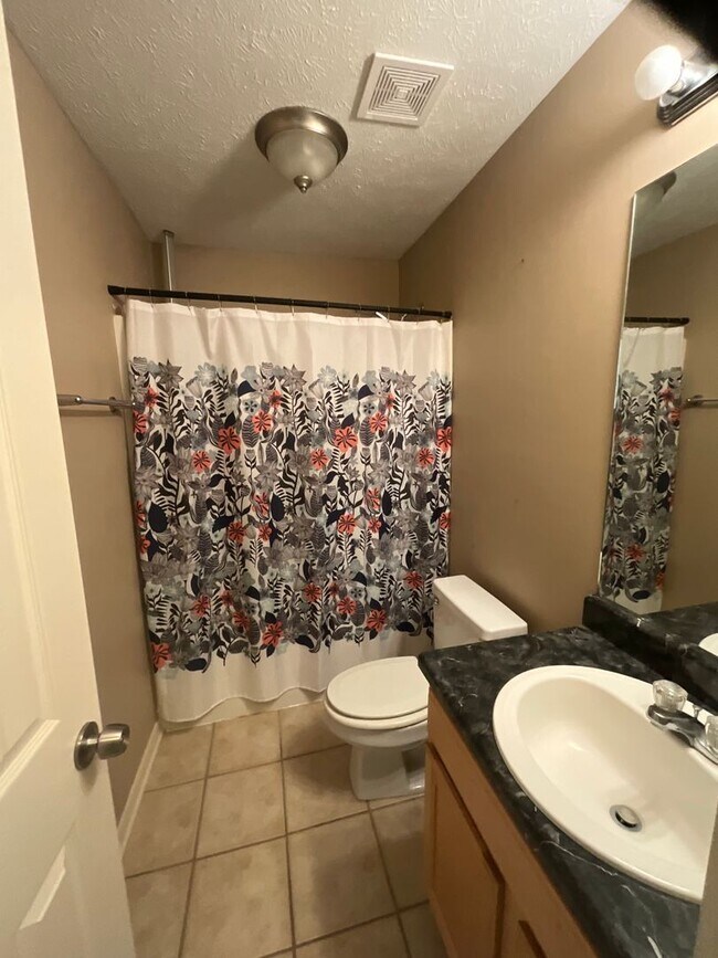 Building Photo - Cute Little Rental in Brandon