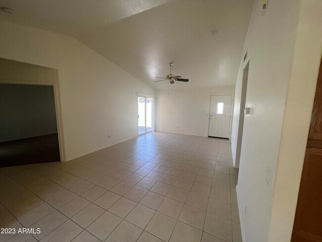 Foto del edificio - 1800 E Derringer Way