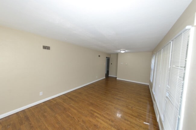 Building Photo - 6127 Shillington Dr