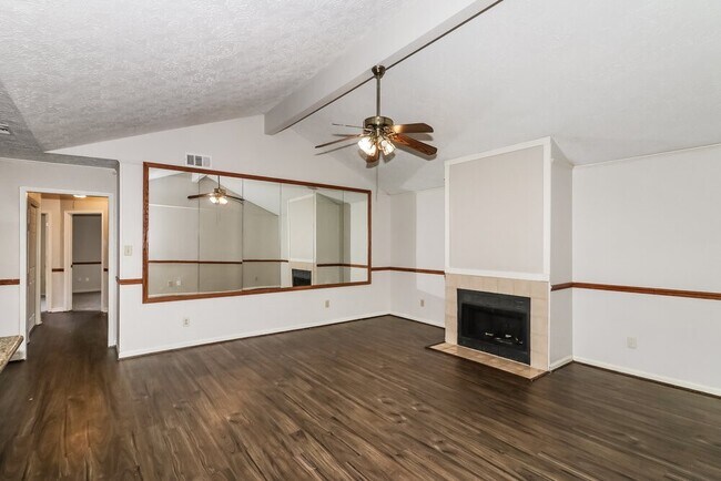 Foto del edificio - 7406 San Simeon Dr