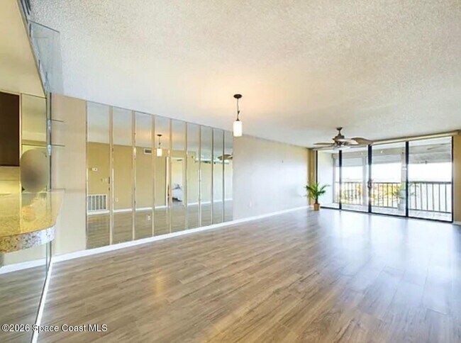 Foto del edificio - 5801 N Banana River Blvd