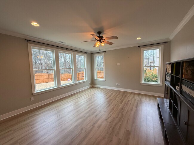 Foto del edificio - 340 Avery Glenn Way