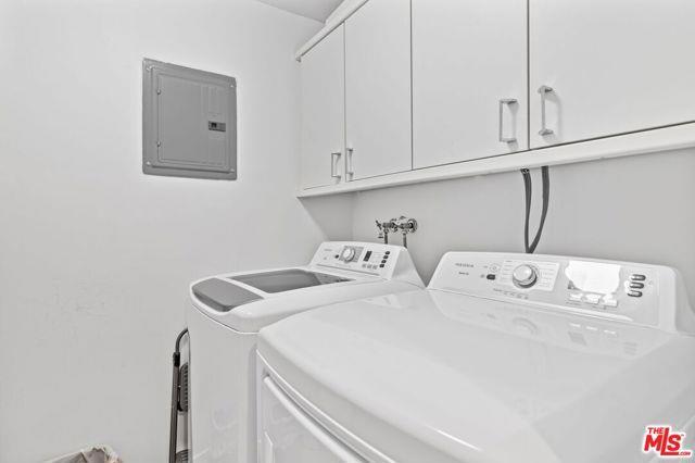 Building Photo - 10724 Wilshire Blvd