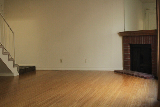 Building Photo - 4455 Vista del Monte Ave