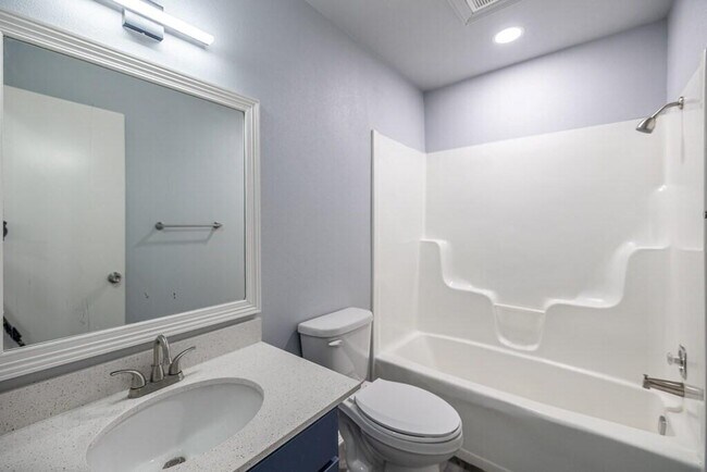 Foto del edificio - 1701 N Lewis Ave