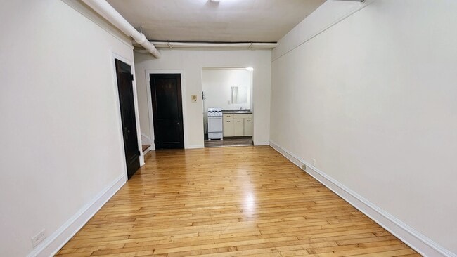 Foto del edificio - 1919 W Berteau Ave