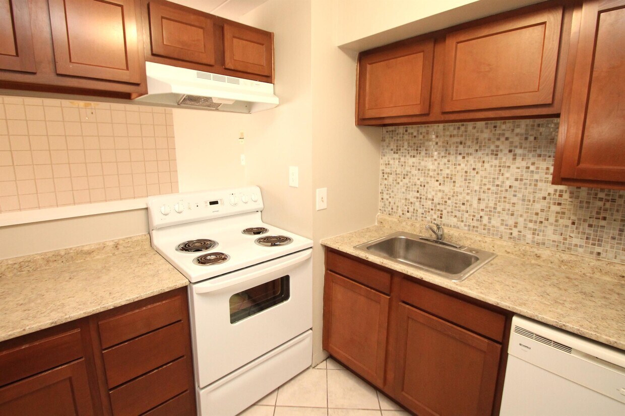 Foto principal - 7002 Helen St