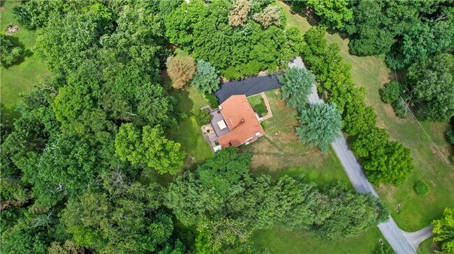 Building Photo - 160 Edgemont Rd