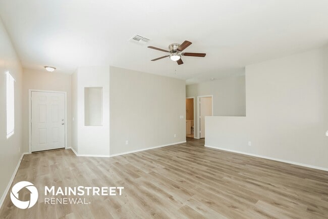 Building Photo - 9119 W Cambridge Ave