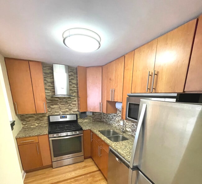 Building Photo - 1450 E 55th Pl