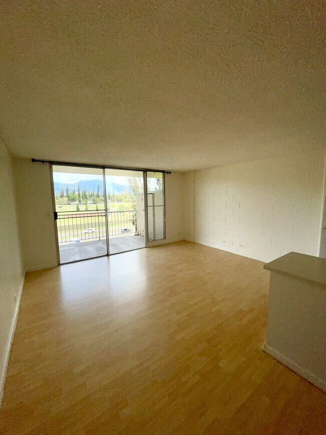 Foto del edificio - Spacious 1 bed, 1 bath, 1 parking Condo with a huge-covered lanai located in Wahiawa!
