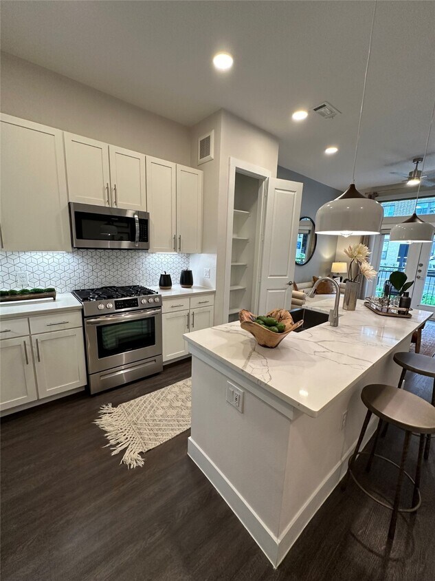 Foto principal - 3003 Summer St