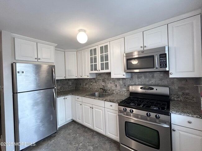 Building Photo - 29 Manor Dr