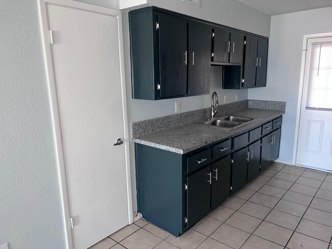 Building Photo - 4802 E Camino Cir